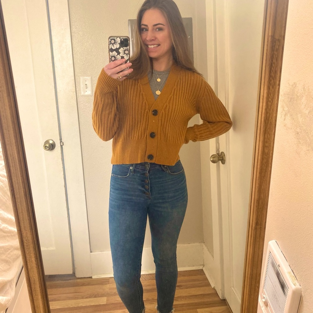 Lulu’s cropped sweater